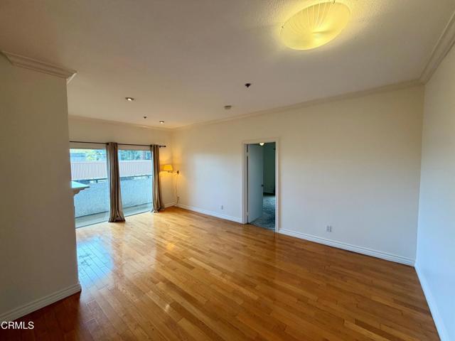 Building Photo - 156 S Oak Knoll Ave