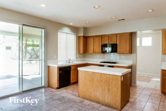 Building Photo - 820 Crescent Moon Dr