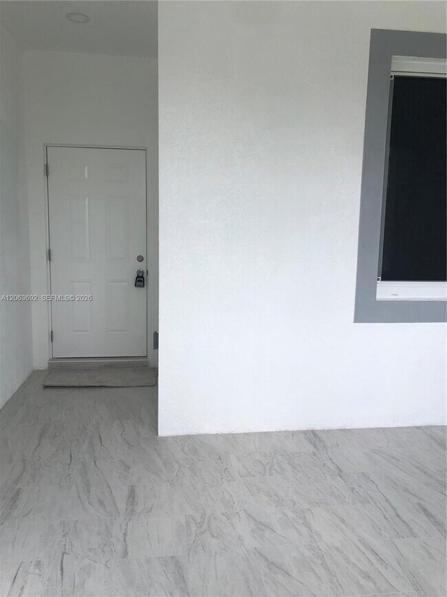 Building Photo - 4568 Golfview Blvd
