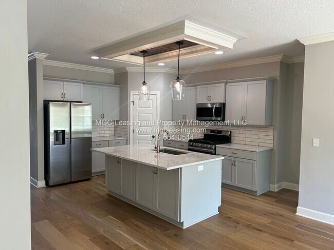 Building Photo - Location and Luxury Perfected in Parkville!
