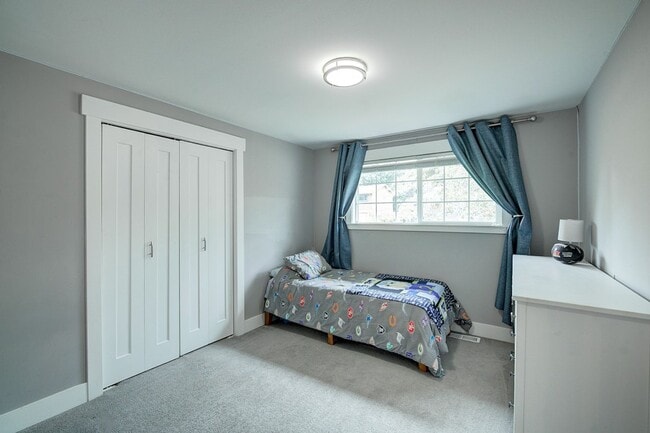 Building Photo - 5bd/2.5ba Edmonds Home