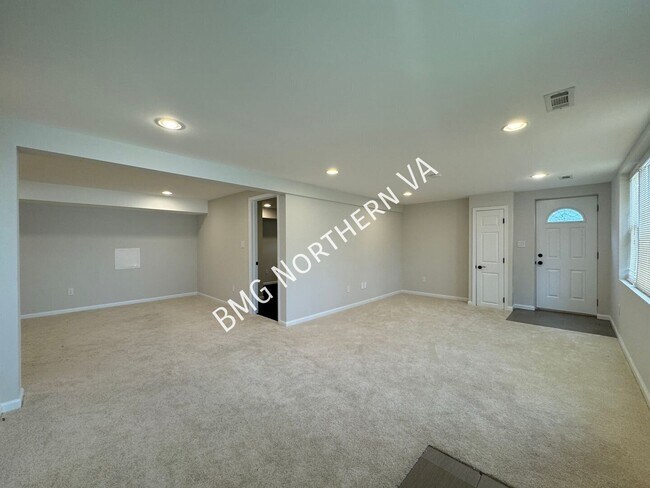 Building Photo - 1109 Hillcrest Dr SW