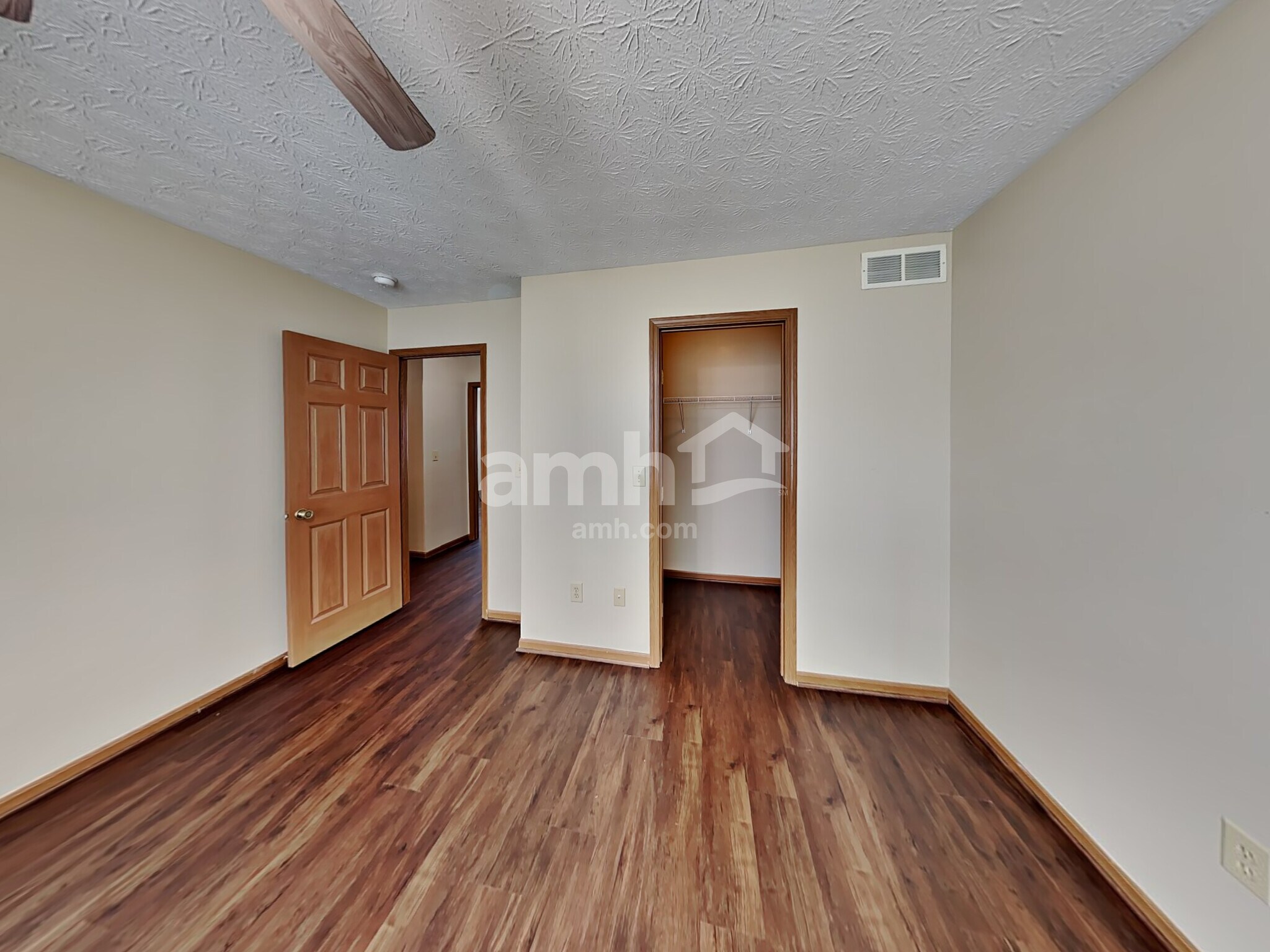Building Photo - 7660 Farm Hill Dr