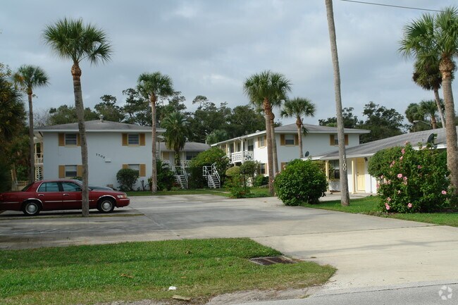 Primary Photo - 1700 S Palmetto Ave