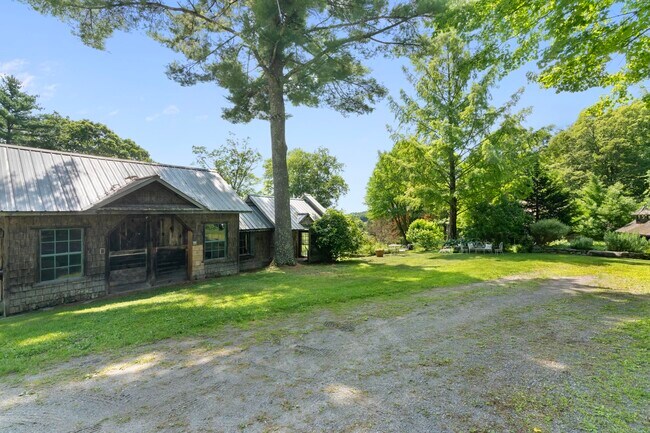 Building Photo - 51 Dusty Ridge Rd