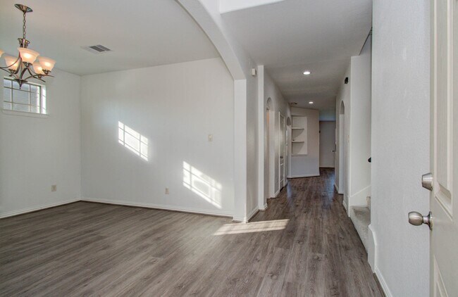 Building Photo - 22314 Mosshall Ct