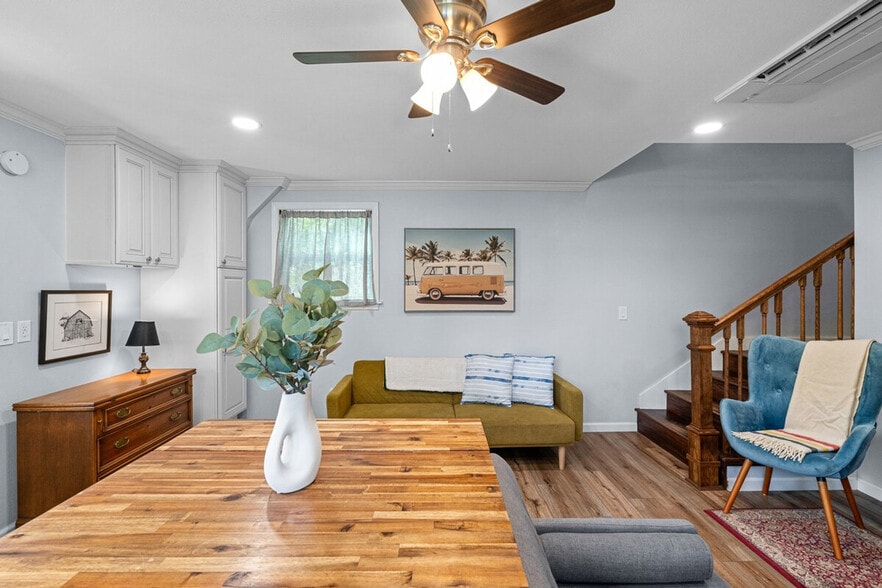 Building Photo - 2 Mead Dr