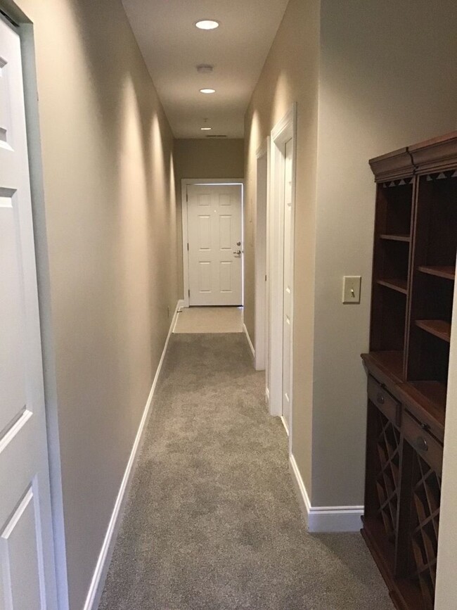 Building Photo - Spacious 2 Bedroom Condo in World Tour