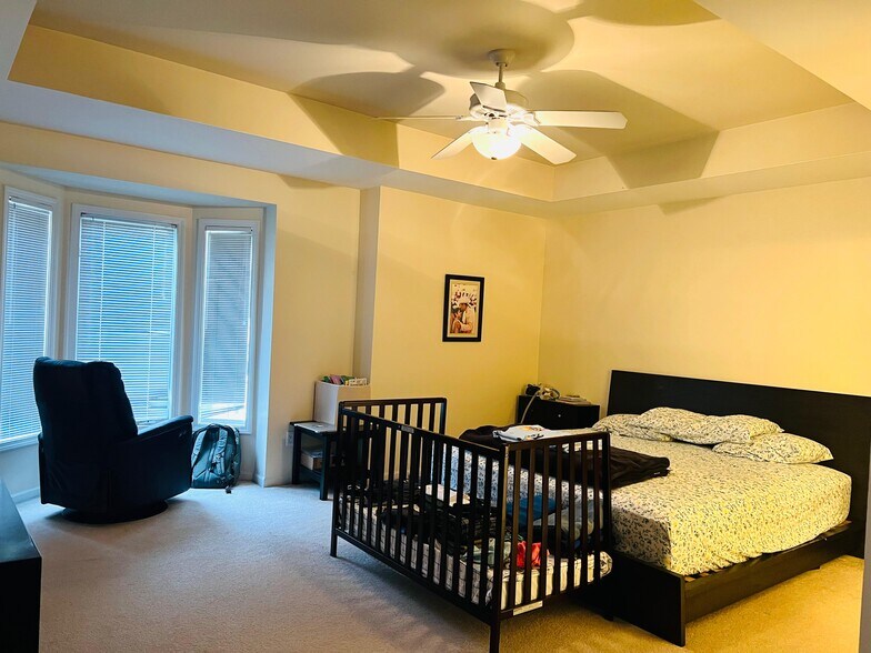 Master Bedroom - 2914 Leslie Park Cir