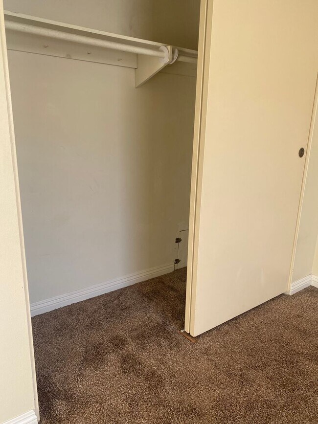 Building Photo - 4401