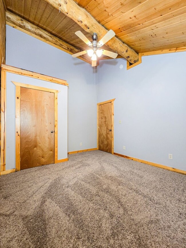 Building Photo - Secluded 2 Bed, 1 Bath Home in the hills!