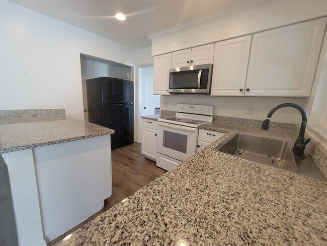 Building Photo - 6290 Coniston Terrace