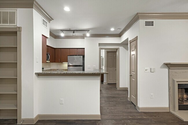Building Photo - Move In Easy — $0 Deposit!