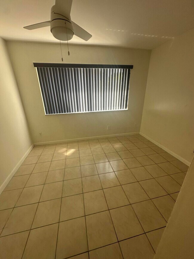 Building Photo - 9428 Oakburst Ln