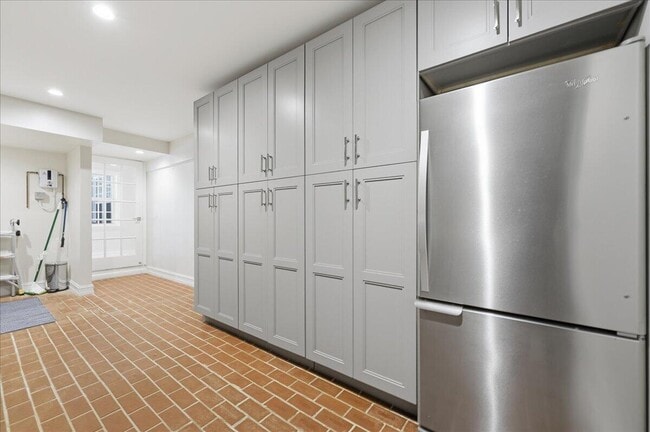 Building Photo - 459 NE 15th Ave