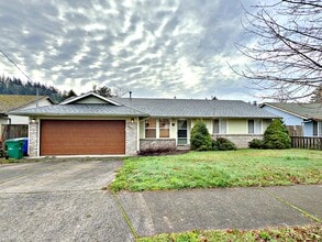 Building Photo - 9834 SE Clinton St