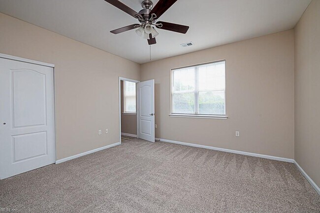 Building Photo - 5300 Warminster Dr