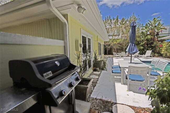 Building Photo - 361 1st Ave N