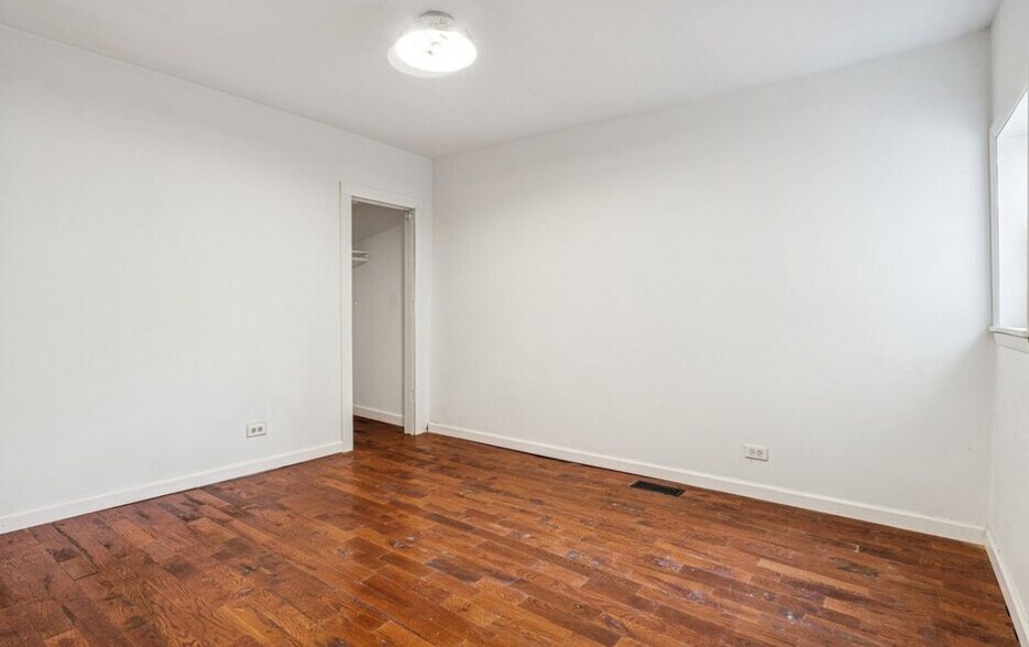 Building Photo - 1751 W 21st Pl