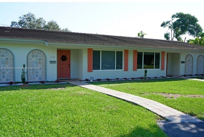 Building Photo - 10701 SW 77th Ct