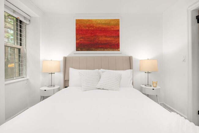 Building Photo - 49 W 16th St