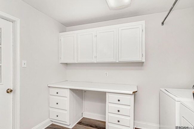 Building Photo - 8245 Rainbow Dr