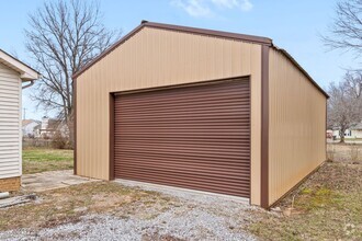 Building Photo - Nice home located next to Fort Campbell