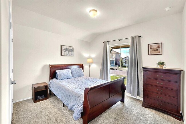 Building Photo - 116 Alba Ave