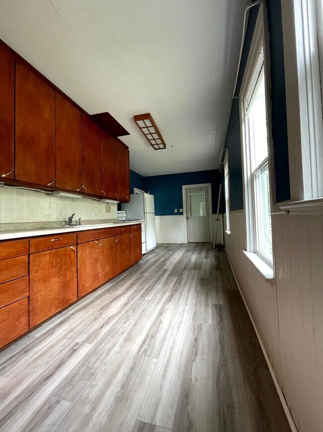 Building Photo - Three Bedroom Single Family Home In La Crosse