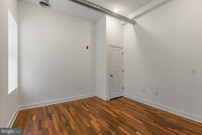 Building Photo - 3228 W Diamond St