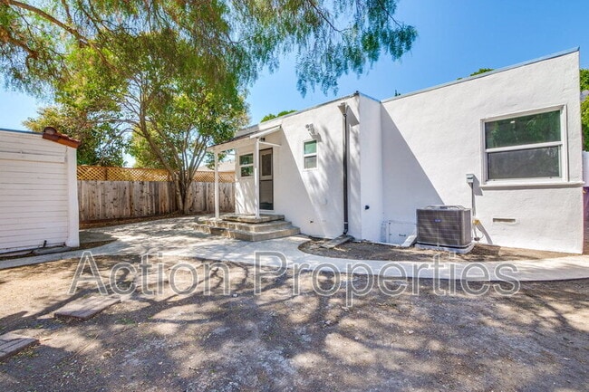 Building Photo - 152 S Bayview Ave
