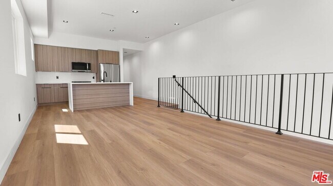 Building Photo - 10844 Peach Grove St