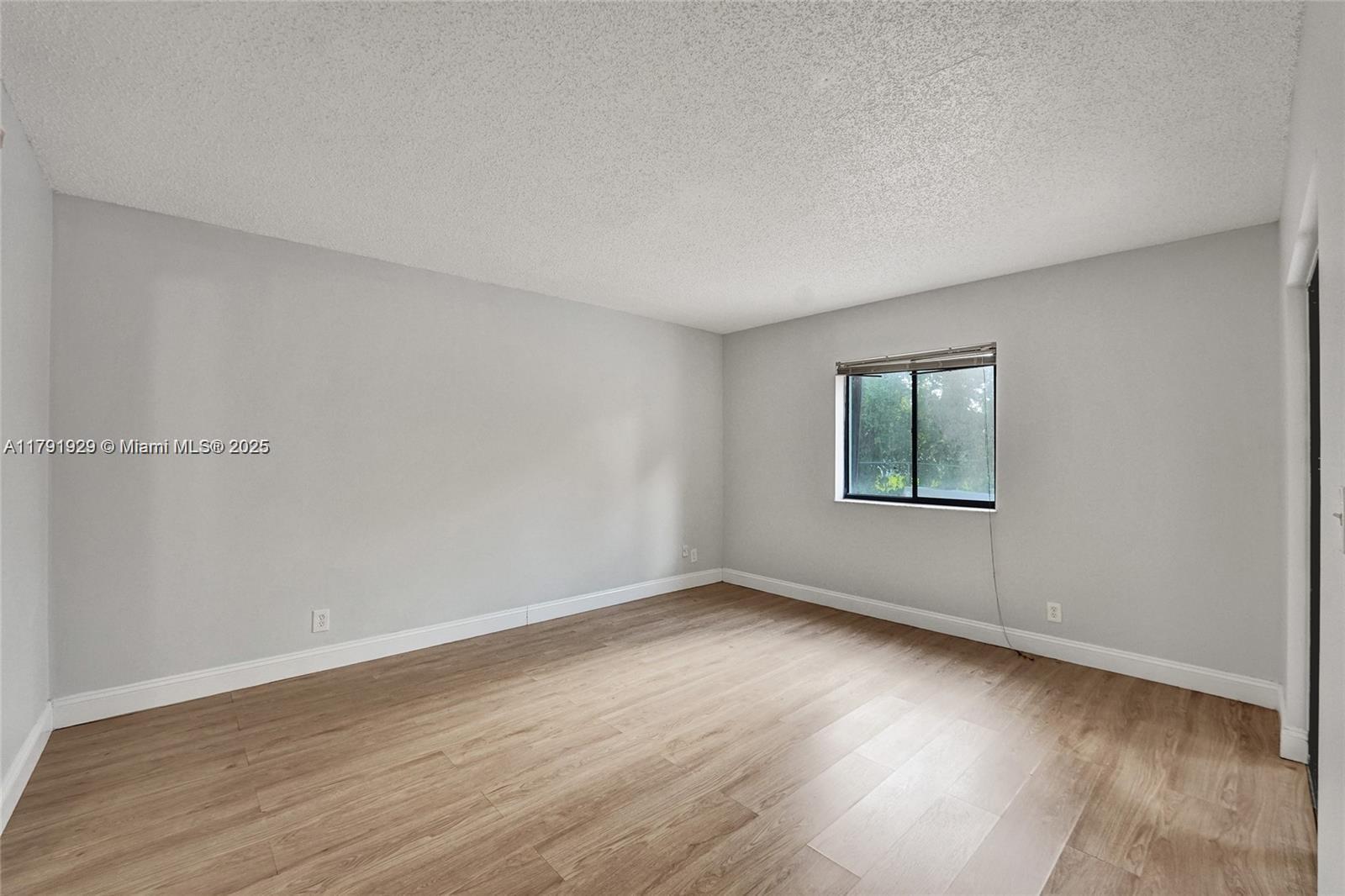 Building Photo - 3158 Coral Springs Dr