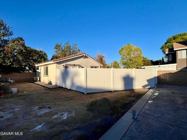 Building Photo - 1133 Geraldine Ave E