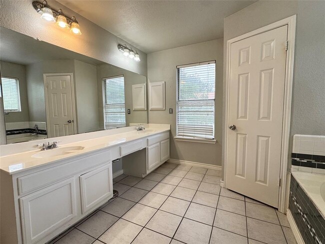 Building Photo - 2103 Aster Way