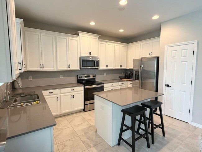 Building Photo - 1659 Chatsworth Cir