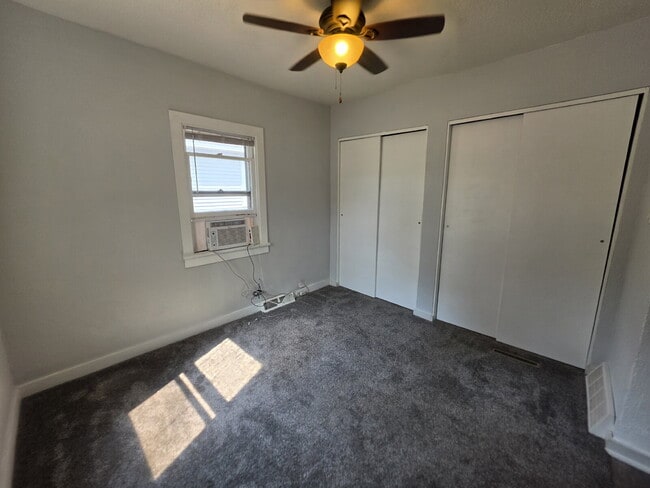 Building Photo - 2 Bedroom, 1 Bathroom Home with Garage Available Now