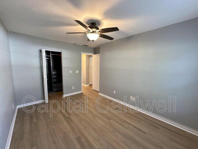 Building Photo - 5440 S MacDill Ave