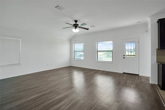 Building Photo - 9214 St Laurent Ln
