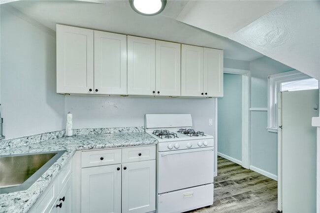 Building Photo - 1070 Gravel Rd