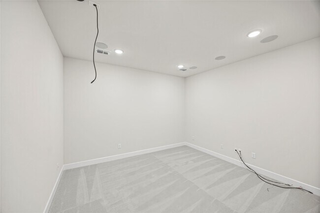 Building Photo - 4627 Clear Creek Dr