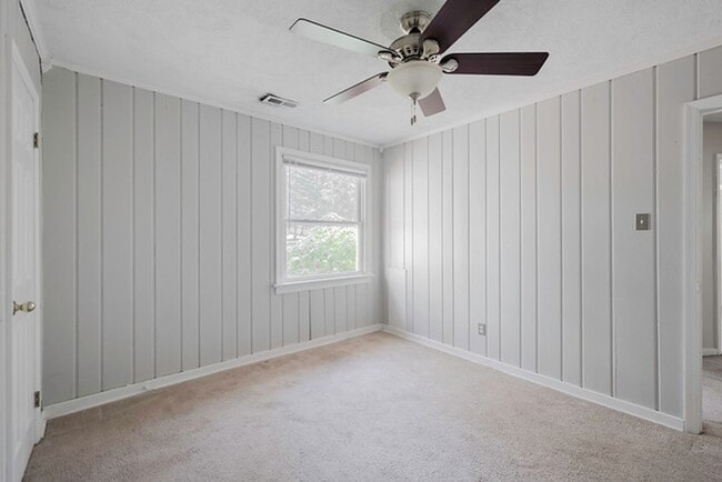 Building Photo - Beautiful Home Near Pony Pasture!