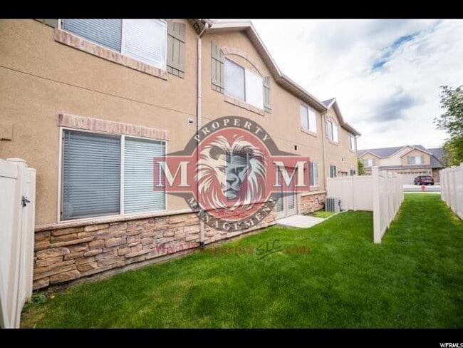 Building Photo - 3 Bd 2.5 Bath Condo 2 Car Garage