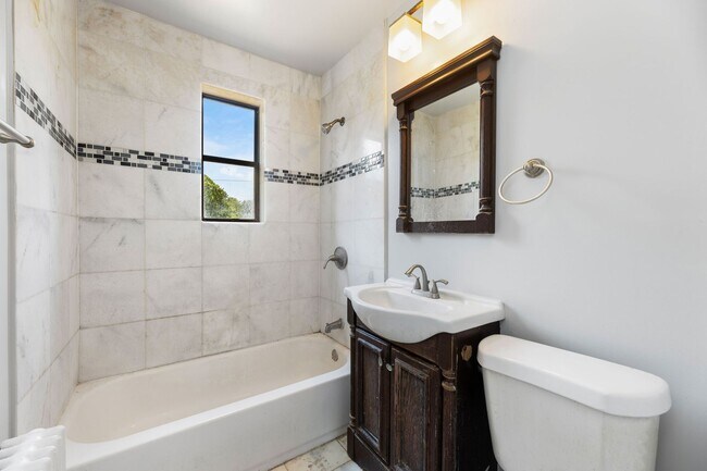 Building Photo - Upgraded 2 Bed on Galveston Street SW!  Ap...