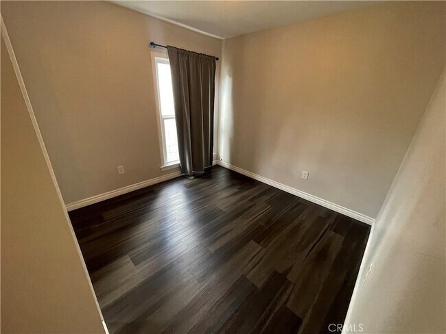 Building Photo - 1407 S Ross St