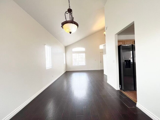 Building Photo - Beautiful two-story home