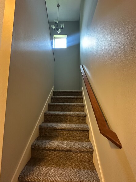 Building Photo - 3600 SE Glenstone Dr