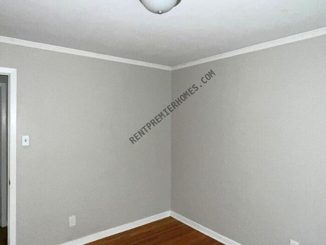 Building Photo - 4700 N Locust St