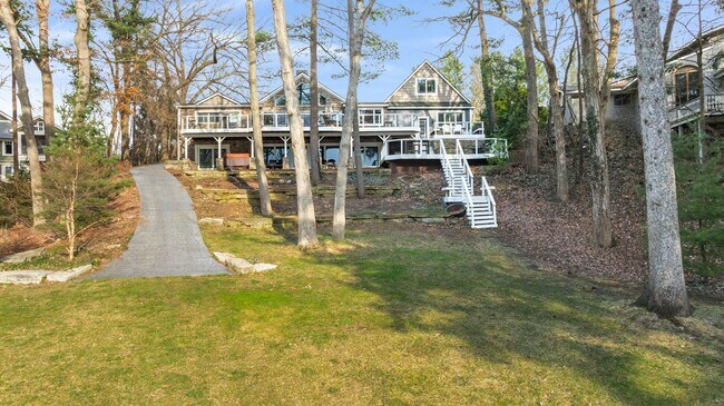 Building Photo - Stunning 5-Bed, 4.5-Bath Custom Home on Du...