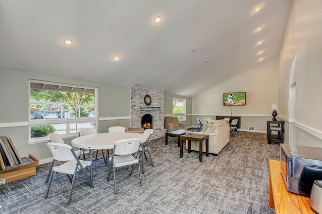 Building Photo - Woodland Hills Two Bed 2 Bath Condo